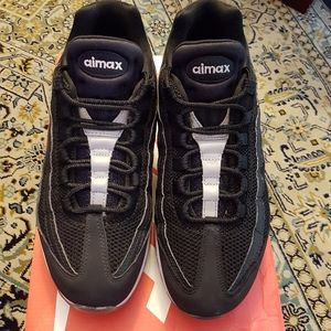 Airmax 95 size 9